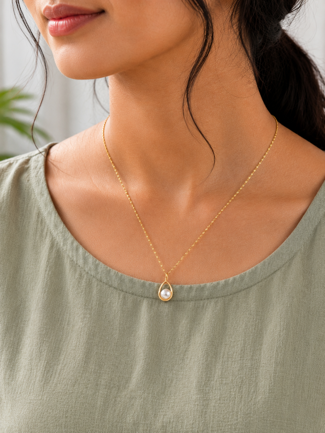 Pearl Teardrop Necklace