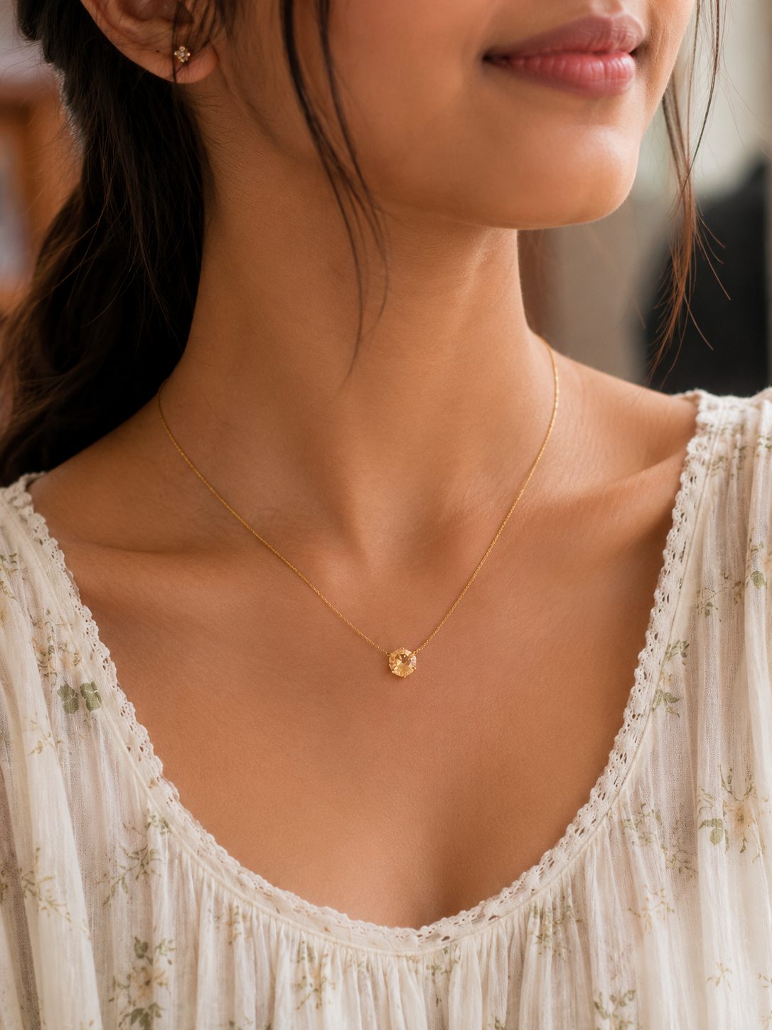 Delicate Gold Pendant Necklace
